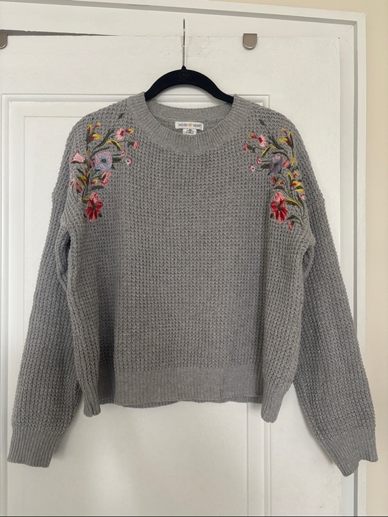 Vintage Sweaters - Vintage Grey Sweater with Floral Embroidery Details